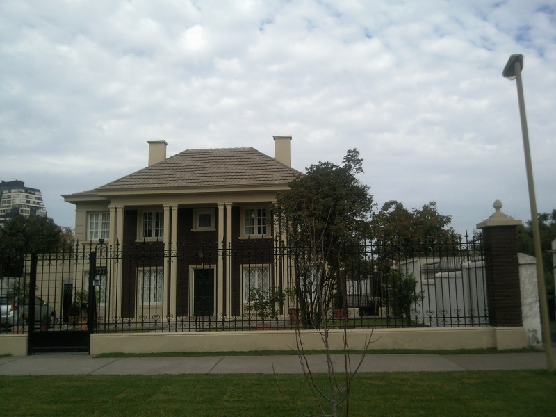 Barrio El Golf / Isidora Goyenechea